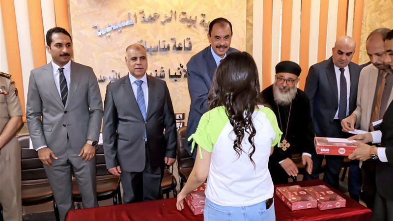 جانب من زيارة المحافظ