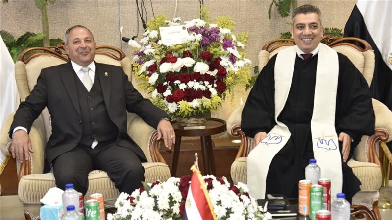 محافظ بورسعيد بالكنيسة