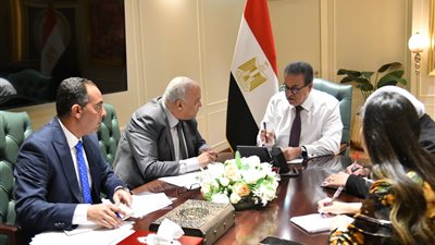 وزير الصحة يفاجئ الأطباء: الماجستير والدكتوراه 