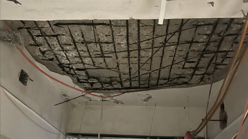 السقف المنهار بمستشفى