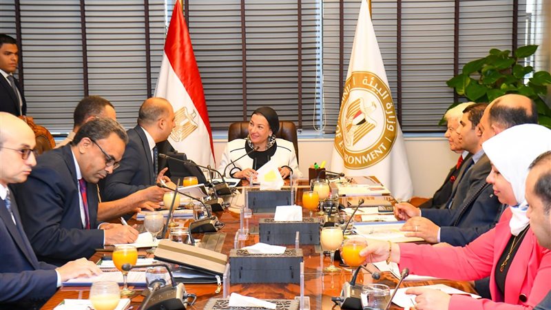 وزيرة البيئة خلال