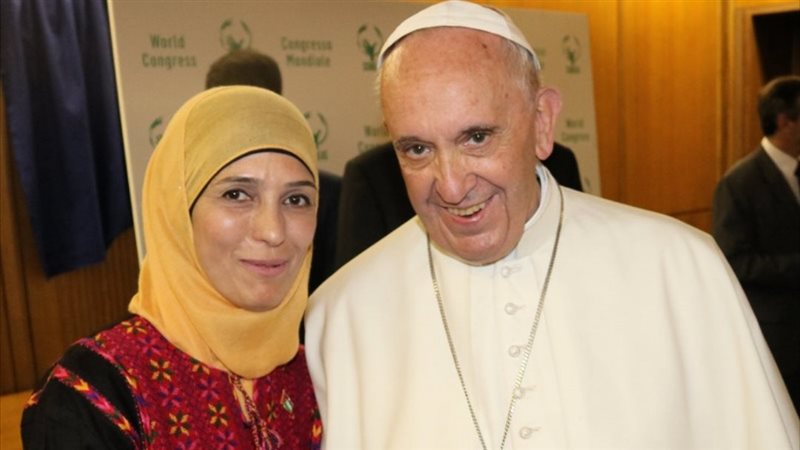 حنان الحروب وبابا