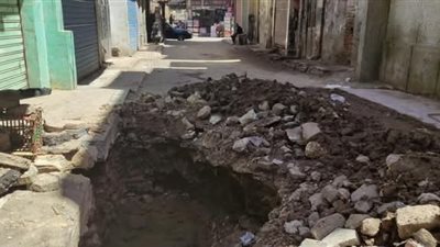 هبوط أرضي بقرية صندفا بالمحلة .. والأهالي يستغيثون بالمسؤولين: حياتنا مهددة