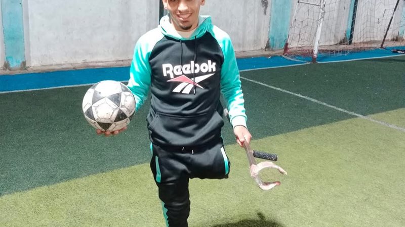 محمد لاعب كرة بساق