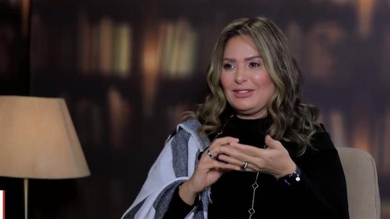 الفنانة صابرين