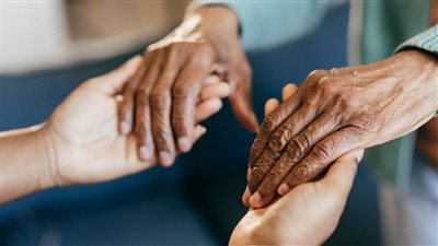 لماذا يتدهور بعض المرضى في أقل من عام؟.. دراسة تكشف أسباب الزهايمر السريع