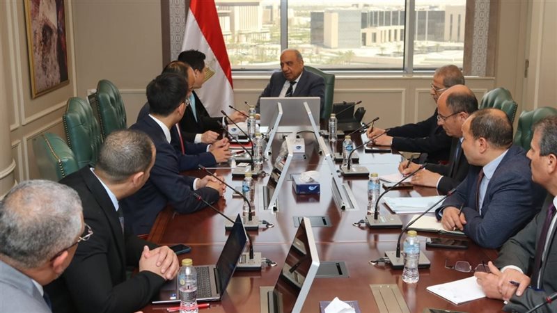 الكهرباء تبحث مع