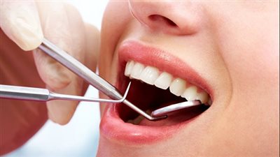 ما علاقة البكتيريا الفموية بالصداع المزمن وآلام الجسم .. دراسة تكشف