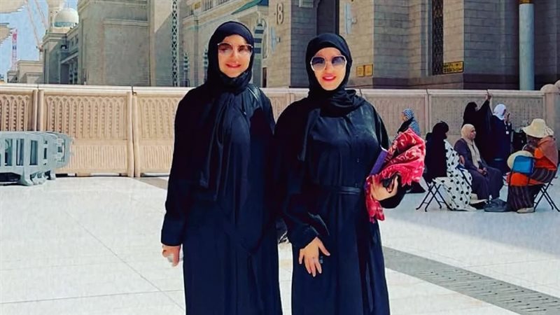 إيناس النجار وشقيقتها
