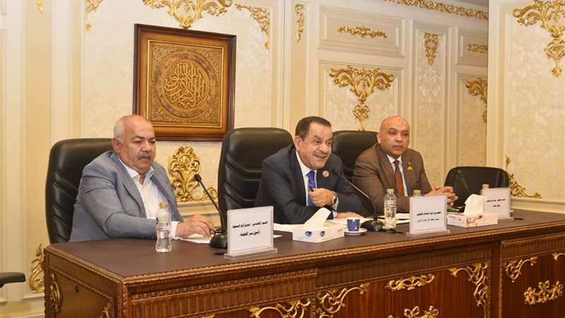 خلال الاجتماع