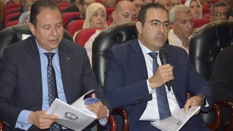 الدكتور محمود حسين