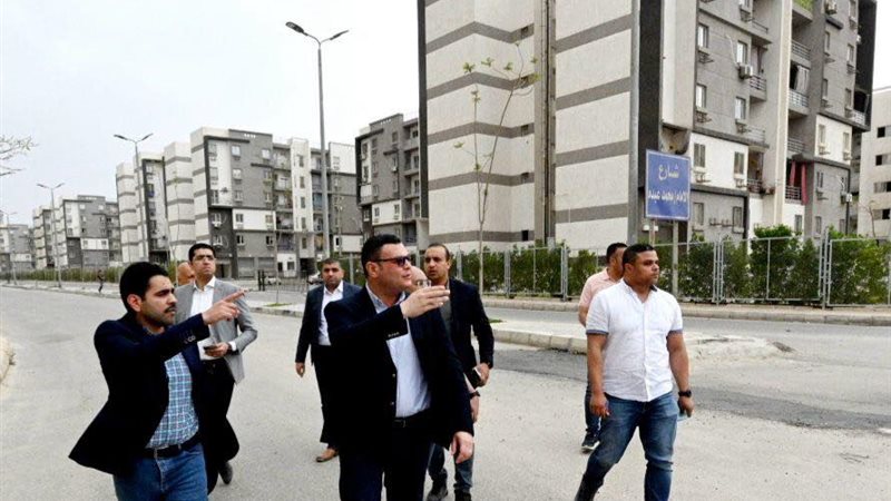 وزير الإسكان يزور