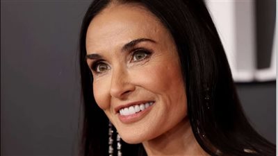 أناقة وتميز .. النجمة ديمي مور تخطف الأنظار في حفل Time 100 Gala
