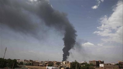 نُفذت بطائرات مسيرة.. انفجارات تهز أكبر قاعدة جوية للجيش السوداني في أم درمان