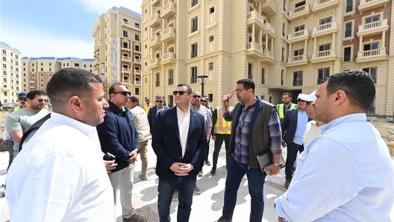 وزير الإسكان يتفقد