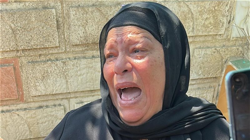 انهيار خالة الشاب