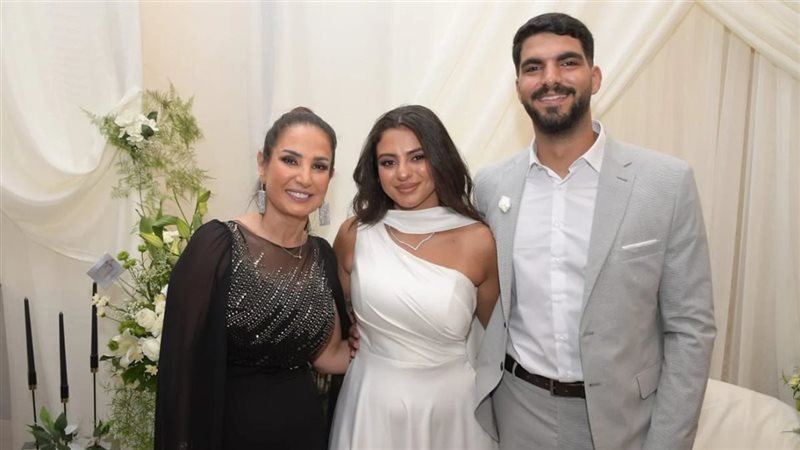 أمل رزق وابنتها 
