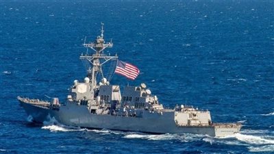 صحيفة: واشنطن تحشد 15 سفينة حربية وحاملتي طائرات قرب إيران