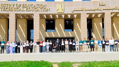 وزير التعليم يكرم أوائل الثانوية العامة 2026: أنتم أبطال حقيقيون ومصر تفخر بكم