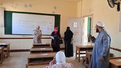 مدير المواد الثقافية بمنطقة السويس الأزهرية تتابع انطلاق امتحانات الدور الثاني