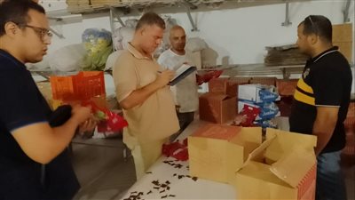 ضبط مصنع غيرمرخص لحلوى المولد والتحفظ على ١٨ ألف قطعة و٦٥٠كيلومن خامات التصنيع