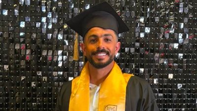 أيمن أشرف يحتفل بتخرجه من دبلومة الإدارة الرياضية بجامعة القاهرة وFIFA