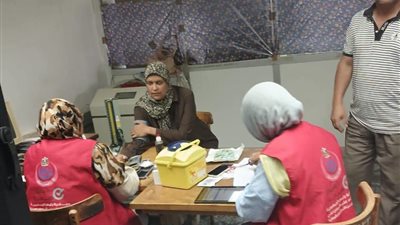فرق مبادرة «100 يوم صحة» تواصل جولاتها بالسويس وتفحص العاملين بشركة مصر إيران