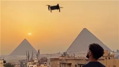 صانع محتوى أجنبي يثير الجدل بتصوير الأهرامات بطائرة درون.. ومطالبات بمحاسبته