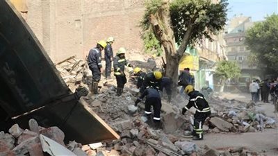كاميرات المراقبة توثق لحظة وقوع الزلزال وانهيار واجهة منزل بروض الفرج.. فيديو