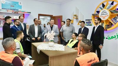 محافظ دمياط وصندوق مكافحة الإدمان يتفقدان معرض منتجات المتعافين اليدوية