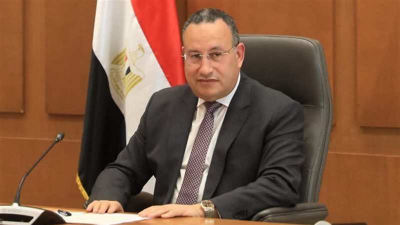 الدكتور عبد العزيز