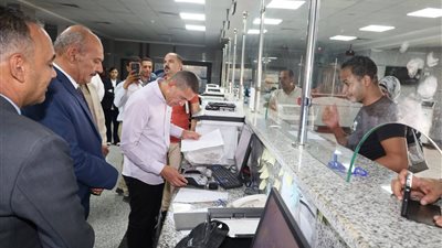 محافظ السويس يطلق إجراءات التحول الرقمي لتراخيص المحال عبر منصة مصر الرقمية