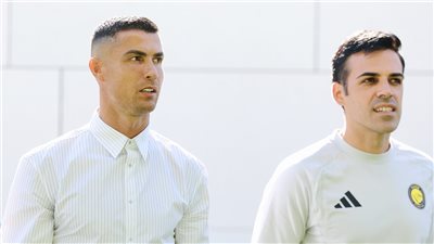 وصول الأسطورة.. كريستيانو رونالدو ينتظم في معسكر النصر بالنمسا 