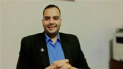 محامٍ يكشف تفاصيل قضية نفقة صغار: «الزوج تحدّى طليقته بـ4 آلاف جنيه.. فحكم القضاء بخصم 9600 جنيه من راتبه» 