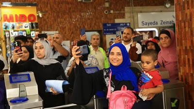 عروض الأراجوز والكورال تزين محطة السيدة زينب ضمن تعاون النقل والثقافة.. صور