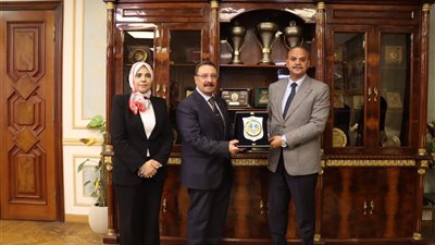 رئيس جامعة الإسكندرية يزور المديرية لتهنئة مدير الأمن الجديد