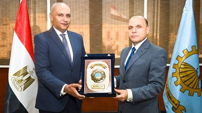 محافظ الغربية يكرّم وكيل وزارة الصحة ويشيد بمسيرته في المنظومة الصحية