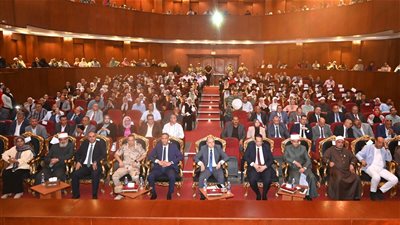 محافظ الغربية يكرم 100 من أوائل الجمهورية بالشهادات العامة والأزهرية