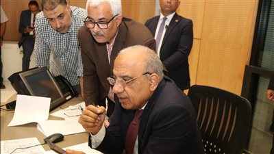 وزير العمل ومحافظ مطروح يسلمان عقود عمل لذوي الهمم ضمن خطة التمكين والتشغيل
