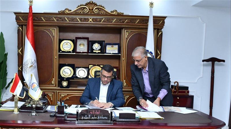 محافظ قنا 