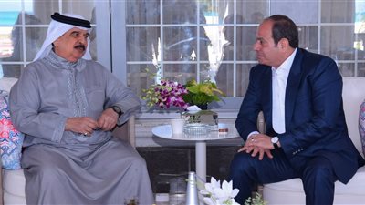 السيسي وملك البحرين يبحثان تعزيز التعاون والتنسيق بشأن القضايا الإقليمية