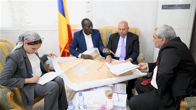 وزير النقل يبحث مع وزيري البنية التحتية والنقل في تشاد تعزيز التعاون المشترك 