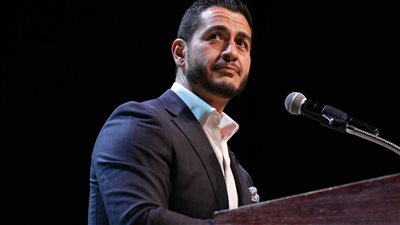 بعد جدل «التاكسي».. رد صادم من المركز الثقافي المصري الأمريكي عن «عبدول»|خاص