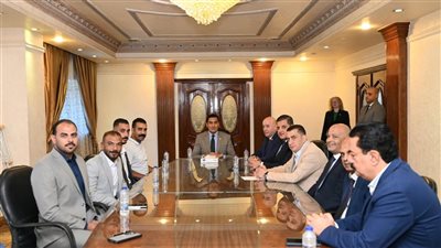 وزير الشباب والرياضة يُكرّم فريق المنقذين والعاملين بحمام السباحة الأولمبي