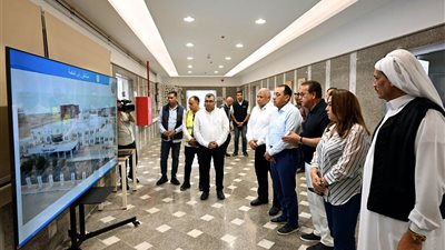 بطاقة استيعابية 5059 سريرًا.. رئيس الوزراء يتفقد أعمال تطوير مستشفى رأس الحكمة