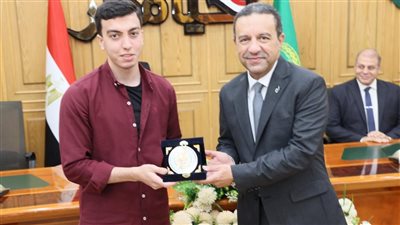 محافظ المنوفية يكرم أوائل الجمهورية الحاصلين على مراكز متقدمة بالثانوية العامة