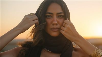 هند عبد الحليم تطرح فيديو كليب «مَن أنا؟».. تجربة غنائية جديدة باللغة العربية 