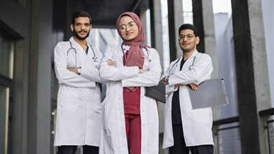 «هو ليه الناس بقت بتاكل في لحم بعض؟».. منشور لطالب طب يشعل جدلا بسبب سعر كتاب في الجراحة