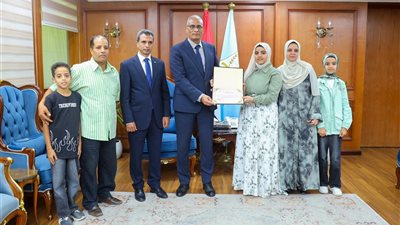 تقديرا لتفوقهم.. محافظ كفر الشيخ يكرم أوائل الدبلومات الفنية |صور