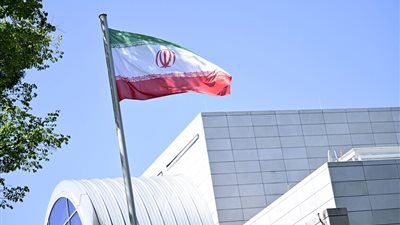 خبير يكشف حقيقة وجود اتفاق سري بين أمريكا وإيران بشأن الحرب